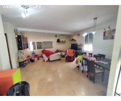 ¡Descubre esta maravillosa vivienda de dos plantas más sótano con garaje!