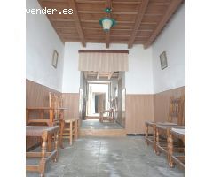 ???? Encantadora Vivienda con Gran Terreno en el Centro de Alcalá del Río