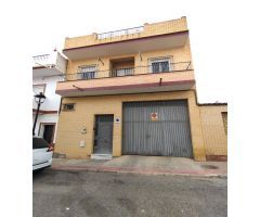 ¡Oportunidad en Guillena! Casa de 2 Plantas con Gran Potencial ?