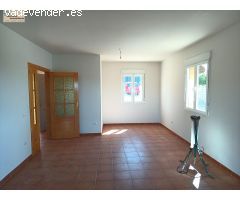 Chalet a estrenar, con parcela.