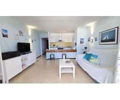 Encantador apartamento con balcón y vistas al mar