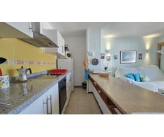 Encantador apartamento con balcón y vistas al mar