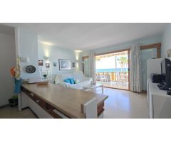 Encantador apartamento con balcón y vistas al mar