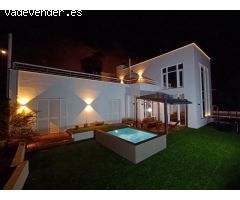 Espectacular villa con vistas al mar y piscina