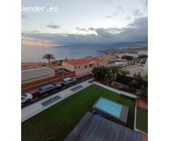 Espectacular villa con vistas al mar y piscina