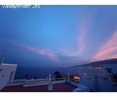 Espectacular villa con vistas al mar y piscina