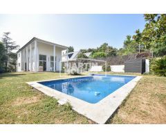 Casa con encanto y jardín en venta!