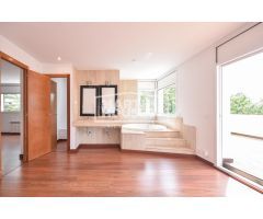Casa con encanto y jardín en venta!