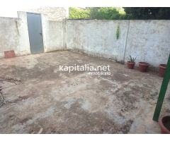 ADOSADO A LA VENTA EN LA POBLACIÓN DE FONTANARS DELS ALFORINS