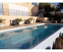 Estupendo chalet independiente de lujo en primera línea de playa, zona Coveta Fumá.