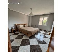 Amplia vivienda en la zona de San Blas.