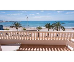 Vivienda en primera línea de Playa del Campello con fantásticas vistas al mar.