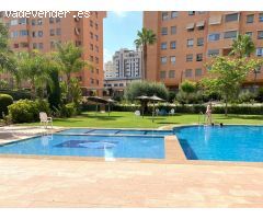Bonita vivienda en urbanización zona San Juan Playa.