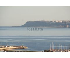 Amplia vivienda con estupendas vistas al mar en la zona de Benalúa.