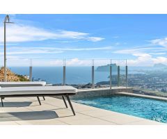 Villa moderna de lujo con vistas panorámicas al mar