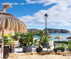 Villa de lujo de estilo ibicenco con bonitas vistas al mar