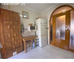 Bungalow en venta con piscina comunitaria y vistas excepcionales.