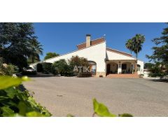 EN VENTA – EXCLUSIVO CHALET EN ONTINYENT CON EXCELENTE UBICACIÓN Y ENTORNO PRIVILEGIADO