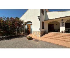 EN VENTA – EXCLUSIVO CHALET EN ONTINYENT CON EXCELENTE UBICACIÓN Y ENTORNO PRIVILEGIADO