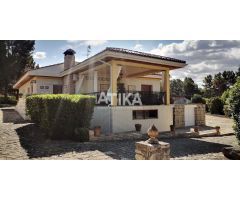 CHALET EN MAGNIFICA UBICACIÓN