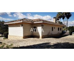 CHALET EN MAGNIFICA UBICACIÓN