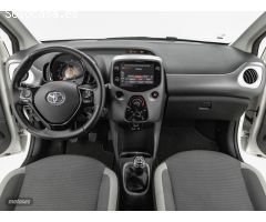 Toyota Aygo 1.0 70 x-play de 2021 con 56.282 Km por 13.450 EUR. en Barcelona