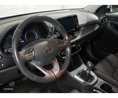 Hyundai i30 FB 1.0 TGDI Tecno 120 de 2018 con 116.500 Km por 15.990 EUR. en Cadiz