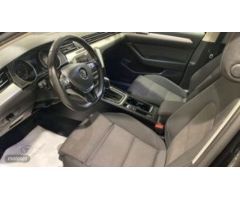 Volkswagen Passat Berlina 2.0 TDI BlueMotion Tech. 6T Advance BMT 2018 de 2018 con 102.869 Km por 20