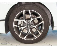 Kia Ceed 1.6 MHEV 100KW TECH 136 5P de 2022 con 10.150 Km por 26.490 EUR. en Pontevedra