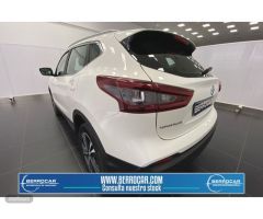 Nissan Qashqai DIG-T 140 Visia 103 kW (140 CV) de 2021 con 92.422 Km por 18.950 EUR. en Sevilla
