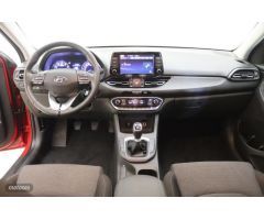 Hyundai i30 1.5 DPI KLASS SLX de 2022 con 8.116 Km por 20.990 EUR. en Ourense