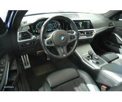 BMW Serie 3 D AUTO. de 2021 con 52.950 Km por 39.990 EUR. en Pontevedra
