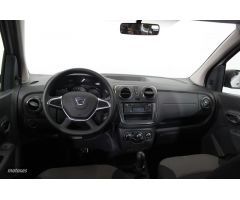 Dacia Lodgy 1.5 dCI Stepway Comfort Blue 7pl. 85kW de 2022 con 1.284 Km por 18.250 EUR. en Madrid