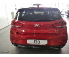 Hyundai i30 5P TGDI 1.0 120CV 48V TECNO de 2022 con 15 Km por 23.800 EUR. en Segovia