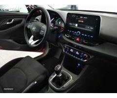 Hyundai i30 5P TGDI 1.0 120CV 48V TECNO de 2022 con 15 Km por 23.800 EUR. en Segovia