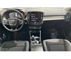 Volvo XC40 XC40 D4 AWD Momentum Automatico de 2018 con 105.476 Km por 31.400 EUR. en Badajoz