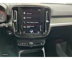 Volvo XC40 XC40 D4 AWD Momentum Automatico de 2018 con 105.476 Km por 31.400 EUR. en Badajoz