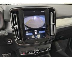 Volvo XC40 XC40 D4 AWD Momentum Automatico de 2018 con 105.476 Km por 31.400 EUR. en Badajoz