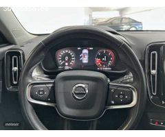 Volvo XC40 XC40 D4 AWD Momentum Automatico de 2018 con 105.476 Km por 31.400 EUR. en Badajoz