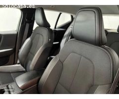 Volvo XC40 XC40 D4 AWD Momentum Automatico de 2018 con 105.476 Km por 31.400 EUR. en Badajoz