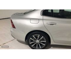 Volvo S60 Momentum Pro, B4 mild hybrid (gasolina) de 2022 con 20 Km por 44.500 EUR. en Burgos