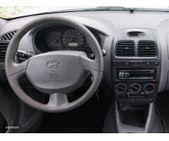 Hyundai Accent 1.3i 12v 85 cv de 2003 con 173.600 Km por 2.000 EUR. en A Coruna