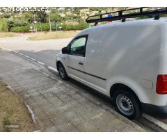 Volkswagen Caddy 2.0 TDI FURGON de 2017 con 90.000 Km por 9.995 EUR. en Girona
