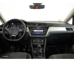 Volkswagen Touran 1.5 TSI EVO Advance 110kW de 2022 con 7.165 Km por 34.880 EUR. en Cadiz