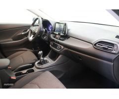 Hyundai i30 5P DPI 1.5 110CV KLASS SLX de 2022 con 8.356 Km por 19.990 EUR. en Cadiz