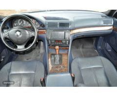 BMW Serie 7 730D PIEL INDIVIDUAL-NAVI DVD-BIXENON-KLIMATIZADOR de 2000 con 80.000 Km por 7.700 EUR.