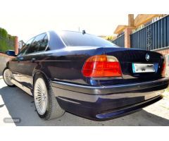BMW Serie 7 730D PIEL INDIVIDUAL-NAVI DVD-BIXENON-KLIMATIZADOR de 2000 con 80.000 Km por 7.700 EUR.
