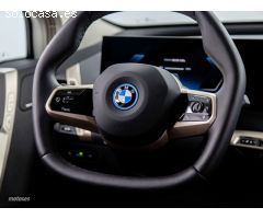 BMW iX xDrive40 240 kW (326 CV) de 2022 con 3.000 Km por 78.100 EUR. en Alicante