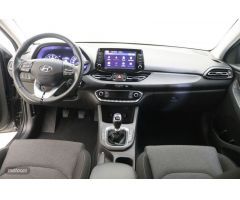 Hyundai i30 5P DPI 1.5 110CV KLASS SLX de 2022 con 8.236 Km por 19.990 EUR. en Cadiz