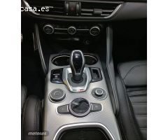 Alfa Romeo Giulia 2.2 VELOCE AUTO 210CV Q4 4P de 2023 con 1 Km por 59.900 EUR. en Malaga